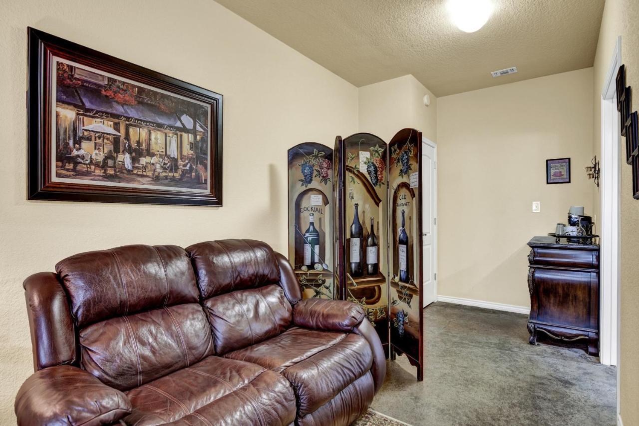 Romantic Oasis With Hot Tub Near Fred And Wineries! Fredericksburg Extérieur photo