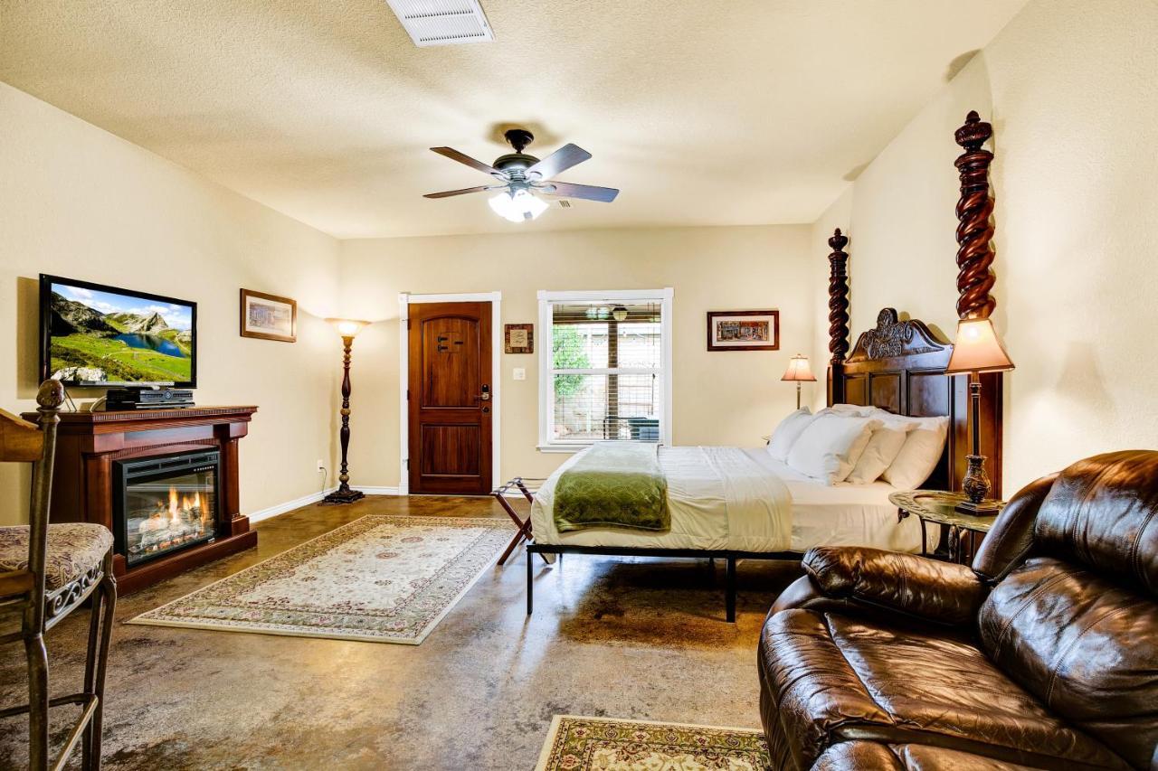Romantic Oasis With Hot Tub Near Fred And Wineries! Fredericksburg Extérieur photo