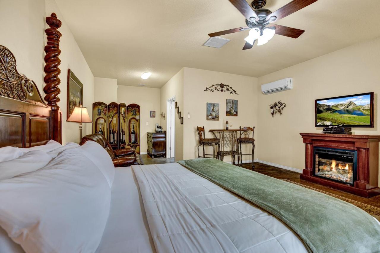 Romantic Oasis With Hot Tub Near Fred And Wineries! Fredericksburg Extérieur photo